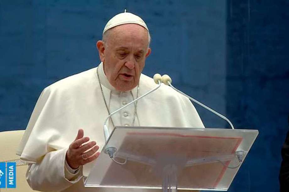 El papa Francisco, este 27 de marzo de 2020, dando discurso ante una Roma enclaustrada y la bendición "Urbi et orbi", que llegó a todo el mundo por televisión. / Cortesía Aciprensa