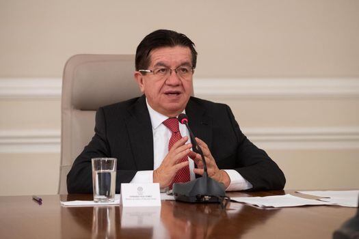 El ministro de Salud, Fernando Ruiz, hizo un llamado para que los más jóvenes se vacunen. 