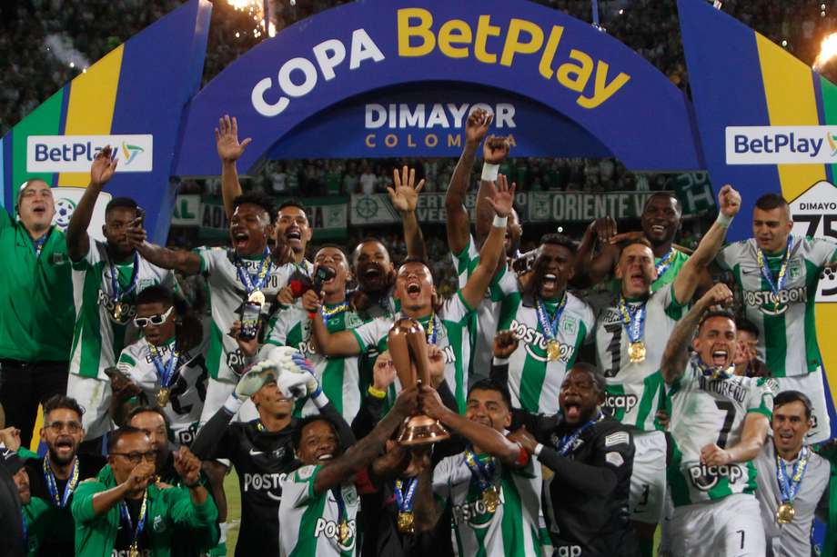 Nacional celebra el título de la última Copa BetPlay, que le ganó a Millonarios en el Atanasio Girardot. 