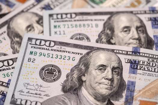 El dólar también se fortaleció, mientras que las acciones estadounidenses perdieron terreno.  / Agencia Bloomberg 