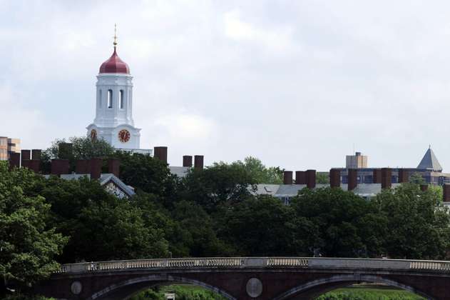 Jueza de EE. UU. apoya "discriminación positiva" que hace la U. de Harvard