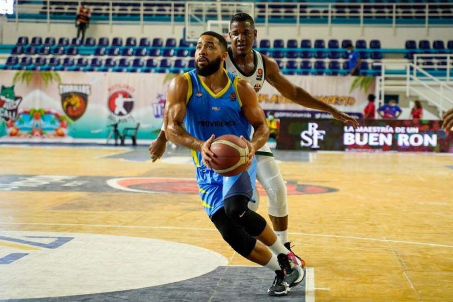 Romario Roque en la fase final de la Liga Wplay de baloncesto de 2021, en la que quedó subcampeón con Cimarrones del Chocó / DPB