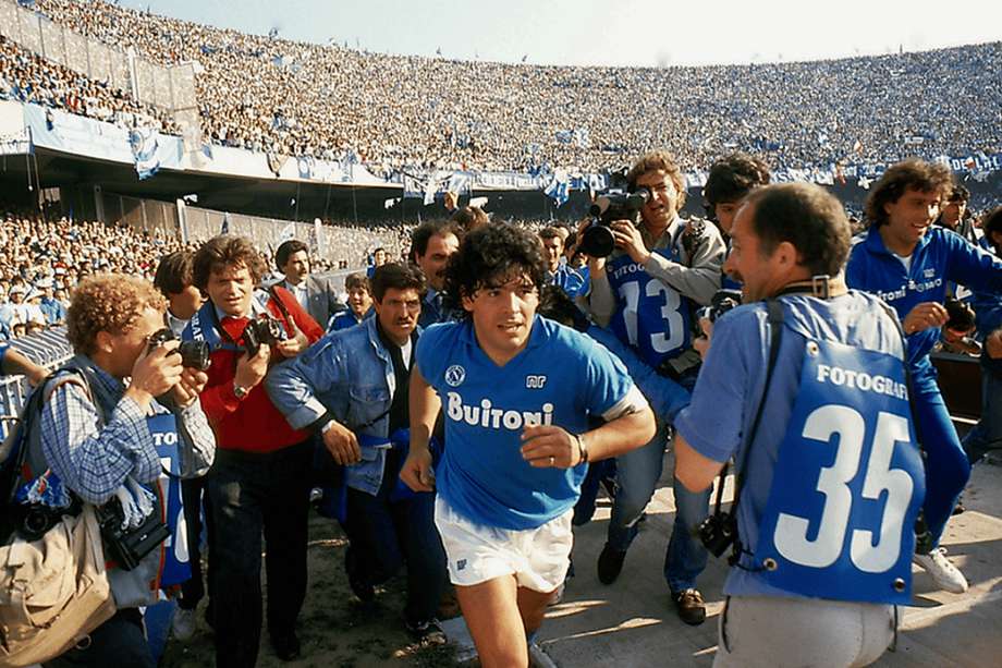 Diego Maradona llegó al Napoli en 1984, tras haber jugado en el Barcelona. / Alfredo Capozzi