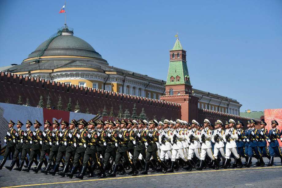 Esta imagen corresponde al desfile militar que hace el Ejército chino cada año en la plaza Roja para conmemorar la victoria de los soviéticos sobre la Alemania nazi en la Segunda Guerra Mundial. Se hizo el pasado 24 de junio, pues el coronavirus cambió su fecha original, que es el 9 de mayo. 