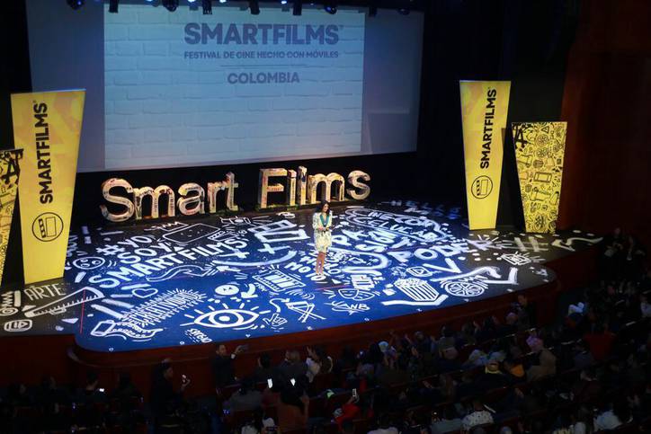 Smart Film 2022
En el teatro Cafam se llevó a cabo el lanzamiento del festival Smart Film cine hecho con celular 2022