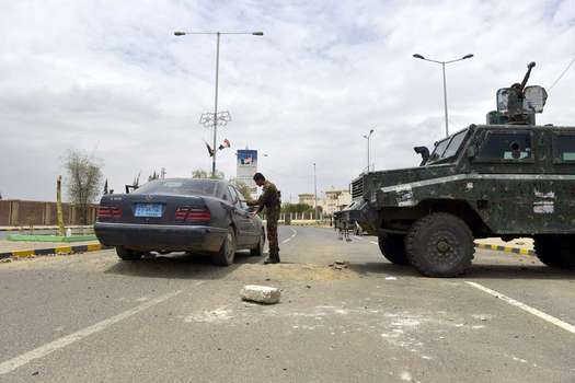 Las autoridades yemeníes tomaron extremas medidas de seguridad alrededor de las embajadas de Inglaterra y EE.UU. en Saná. /AFP