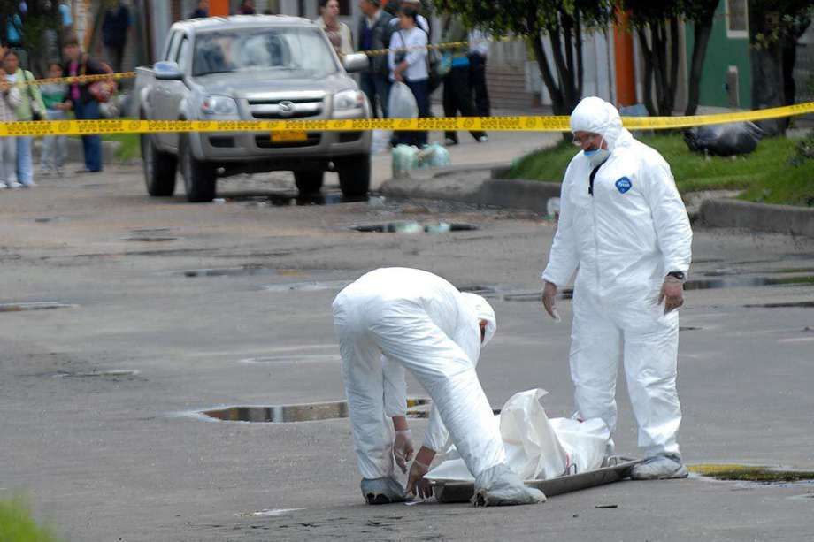 Noche violenta en Bogotá: hallan cadáver embolsado y reportan un sicariato