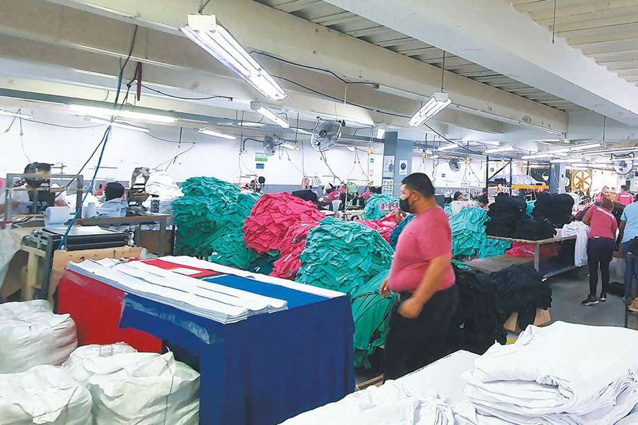 Textileros y confecciones piden al gobierno que la tasa del impuesto de renta del 35% propuesta en la reforma tributaria sea progresivo.