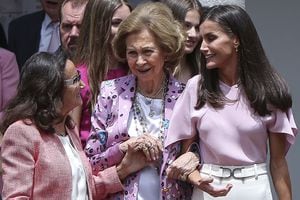 ¿El rey Felipe expulsó a su suegra de palacio por infidelidad de la reina Letizia?