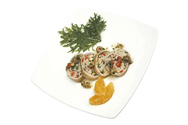 Receta del día: Calamar relleno de arroz y vegetales con vinagreta de aceitunas