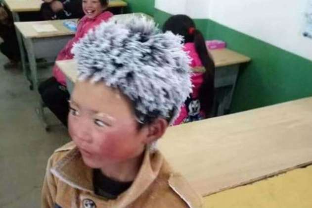 Niño chino llega a clase con el pelo congelado por caminar una hora a -9°C