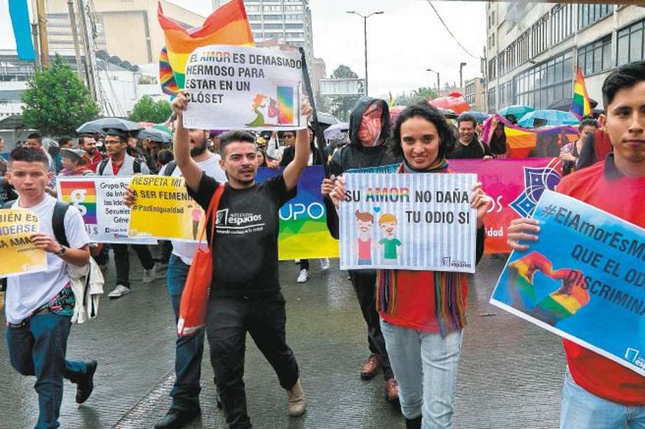 En Colombia, en 1980 se despenalizaron las relaciones homosexuales. Y en 1990, la OMS las eliminó de la lista de enfermedades mentales. / EFE
