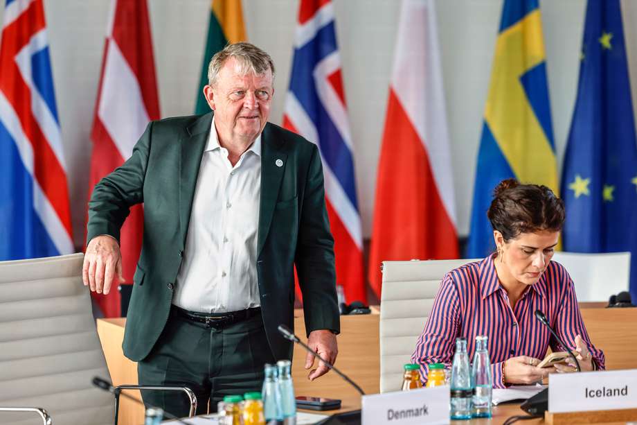 El ministro de Exteriores de Dinamarca, Lars Loekke Rasmussen se reúne con Thordis Kolbrun Reykfjord, canciller islandesa en una reunión sobre el Mar Báltico.
