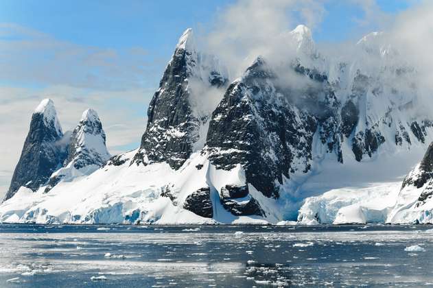 Un hombre cruza la Antártida a pie, solo y sin ayuda 