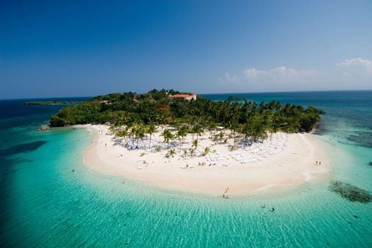 Cayo Levantado es un islote en la bahía de Samaná, al noreste de la isla Santo Domingo en República Dominicana.