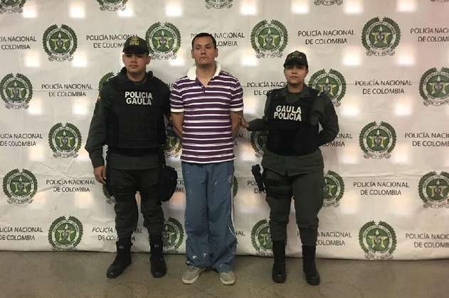 Capturan a un profesor de inglés que habría extorsionado a un menor de edad en Medellín