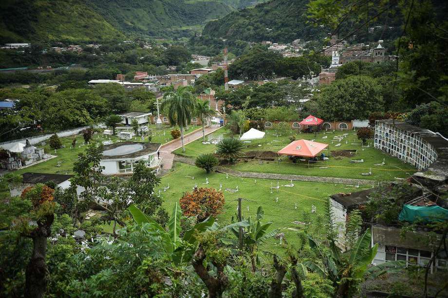 Desde diciembre del 2019, la JEP ha exhumado 63 cuerpos que fueron inhumados como no identificados en el cementerio católico de Dabeiba (Antioquia).