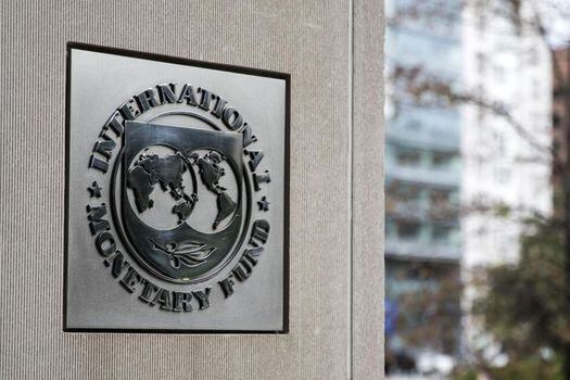 El FMI aumentó, por 18 meses, el plazo en el que los países con dificultades económicas pueden acceder a sus ayudas.