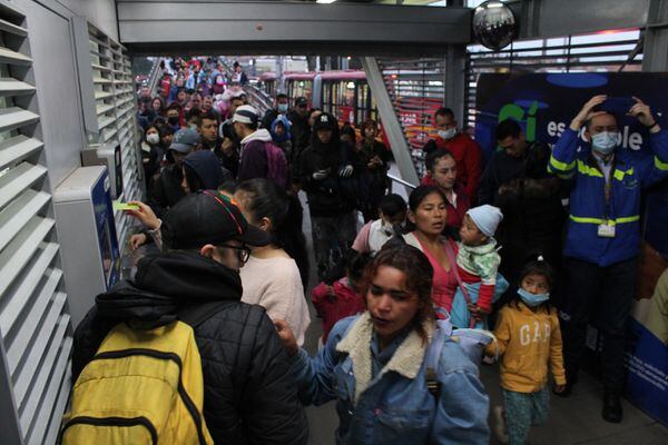 Estación de Transmilenio durante el Día sin Carro en Bogotá. Jorge Londoño