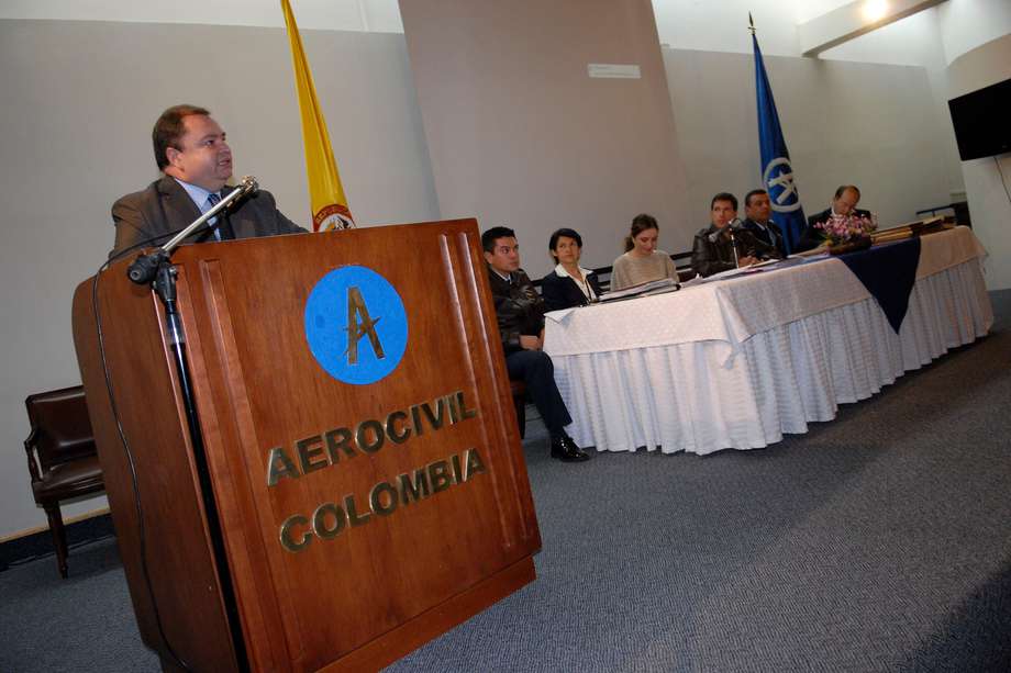 La Aeronáutica Civil, dirigida por Sergio París Mendoza, no se ha pronunciado al respecto.