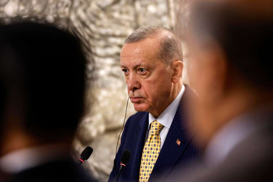 El presidente turco, Recep Tayyip Erdogan, asiste a una conferencia de prensa con el primer ministro iraquí durante su visita a Bagdad, Iraq, el 22 de abril de 2024. (
