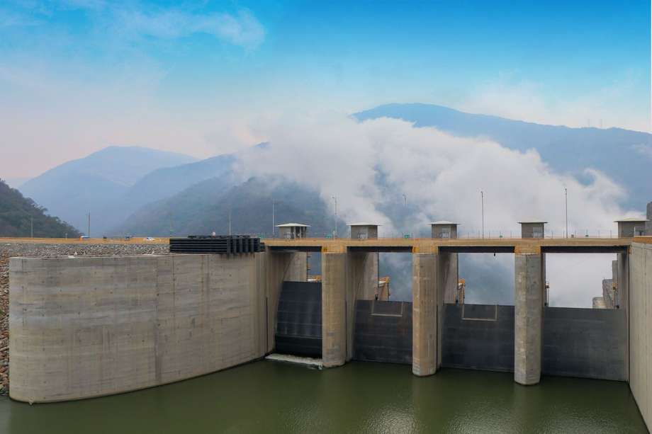 En lo corrido de abril de 2024, la central hidroeléctrica Ituango ha generado en promedio 19 GWh/día, lo que representa un 8,5 % de la demanda de energía eléctrica de todo el país.