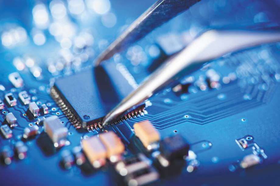 La escasez de semiconductores amenaza con afectar a una variedad de sectores económicos, desde teléfonos móviles y consolas de videojuegos hasta automóviles. 