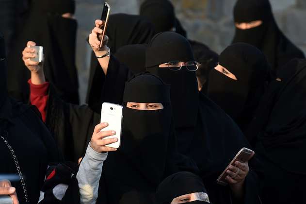 En Arabia Saudita prohíben espiar el teléfono del cónyuge