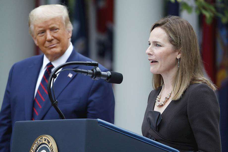 Amy Coney Barrett, la nominada de Donald Trump para ocupar una silla en la Corte Suprema de EE. UU. Hoy fue confirmada por el Senado.  Un punto para Trump. 