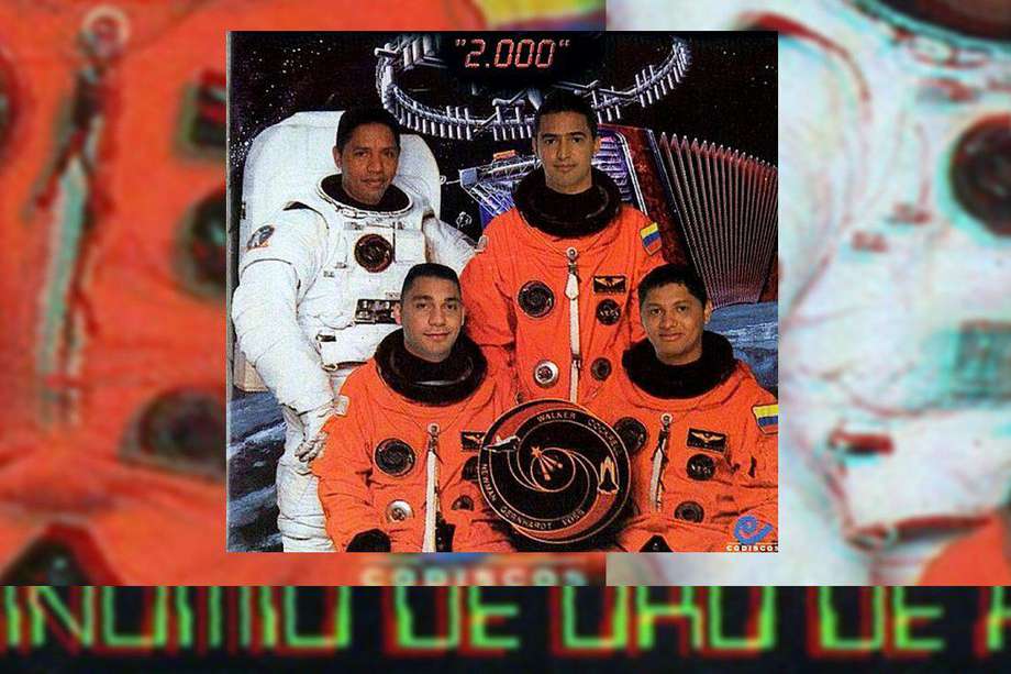 Israel Romero (Arr. Izq.), Jorge Celedón (Arr. Der.), Jean Carlos Centeno  (Aba. Izq.) y 'El Morre' Romero  (Aba. Der.) son los integrantes de la agrupación que lanzó este álbum bajo el título de "2000".