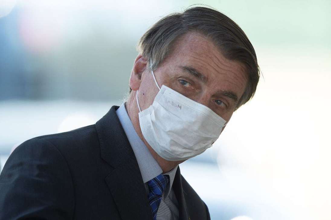 Jair Bolsonaro, presidente de Brasil, niega la pandemia de coronavirus.