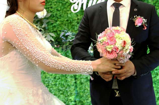 ¿Qué hay detrás de las bodas falsas en Vietnam en las que se alquilan madres, tíos y esposos?