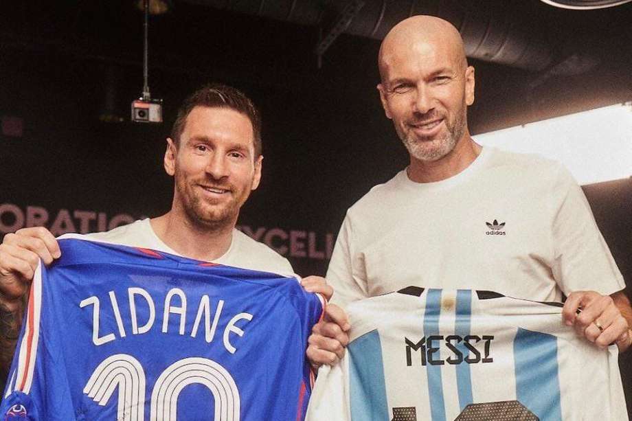 Lionel Messi y Zinedine Zidane intercambiaron camisetas tras charlar sobre fútbol en un evento de Adidas.