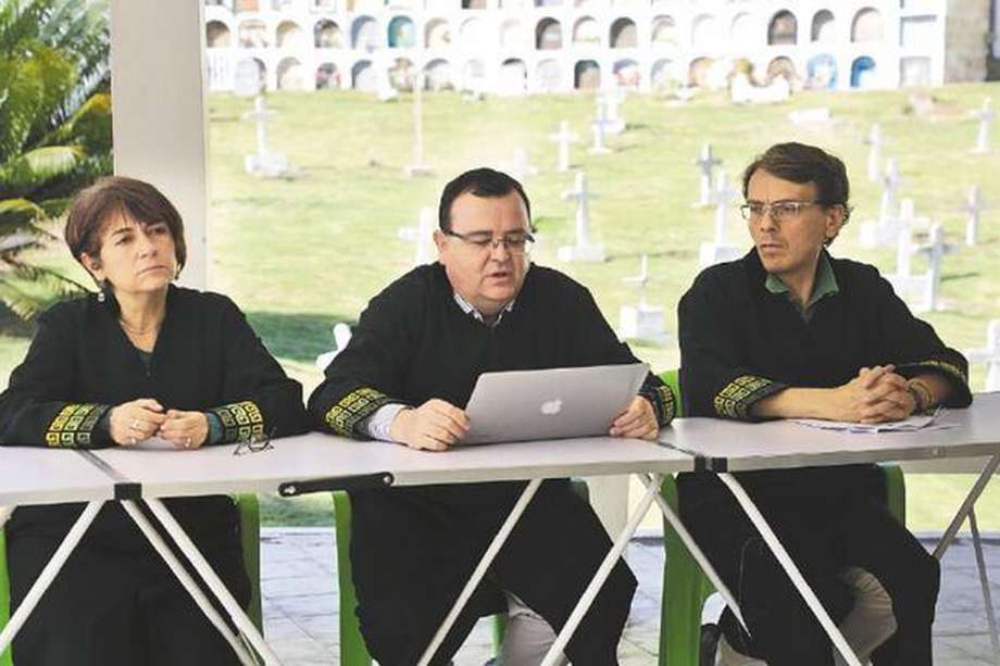 María del Pilar Valencia, Alejandro Ramelli y Gustavo Salazar, magistrados de la sección de Ausencia de Reconocimiento de la JEP.