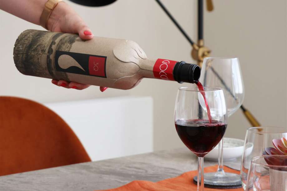 Los vinos en lata, como los elaborados por la firma Kiss of Wine, ya se ofrecen en aerolíneas, supermercados, viajes de placer y picnics.