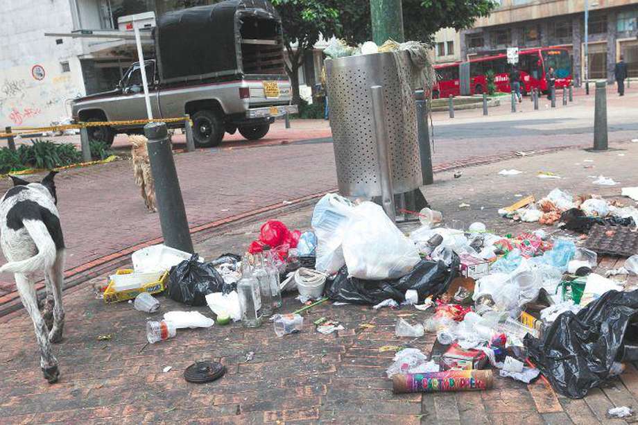 De igual manera, la Alcaldía de Bogotá anunció que se sellarán por un día los establecimientos que se encuentren en las cuadras donde haya basura, desechos o escombros.
