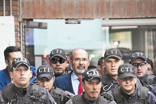 El exmagistrado Francisco Ricaurte entrando a los juzgados de Paloquemao para su imputación de cargos. / Foto: Gustavo Torrijos - El Espectador