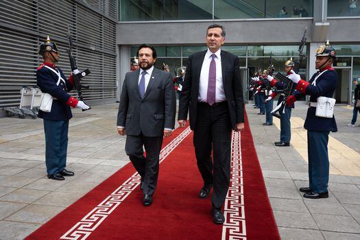 El viceministro de Relaciones Exteriores de Colombia, embajador Francisco Echeverri, recibió al vicepresidente de la República de El Salvador, Félix Ulloa.