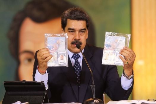 Nicolás Maduro presenta las pruebas sobre el presunto atentado en su contra.  / EFE