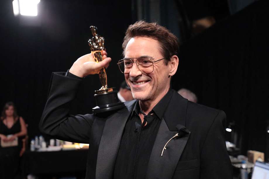En esta fotografía proporcionada por A.M.P.A.S., se ve a Robert Downey Jr. entre bastidores durante la 96a edición anual de los Premios de la Academia en Dolby Theatre el 10 de marzo de 2024 en Hollywood, California.