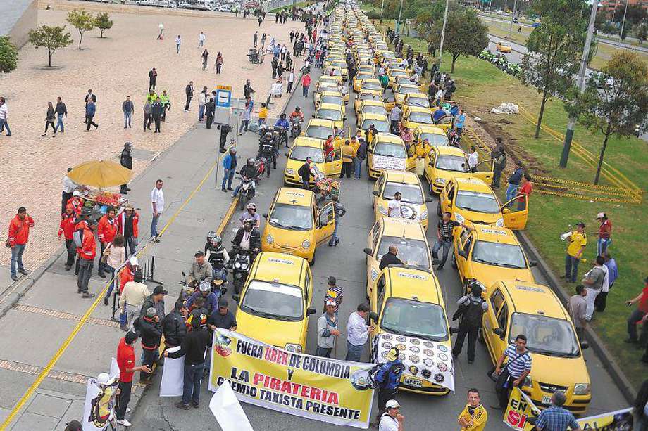 Un sector del gremio de taxistas convocó a un paro nacional para el 30 de noviembre y 1° de diciembre. 

