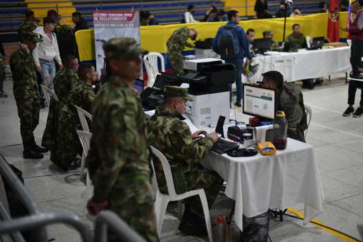 La página web está en funcionamiento hace años, pero las quejas de fallas en el servicio persisten. Imagen de una jornada de reclutamiento y definición de situación militar en Bogotá en 2021.