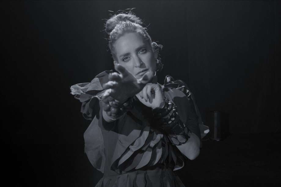 Mirella Cesa presenta su último sencillo "Incertidumbre", con un mensaje en contra de la violencia a la mujer.