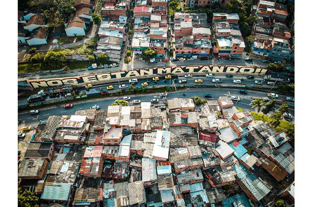 “Nos están matando”, el grafiti que hicieron más de 70 artistas en Medellín