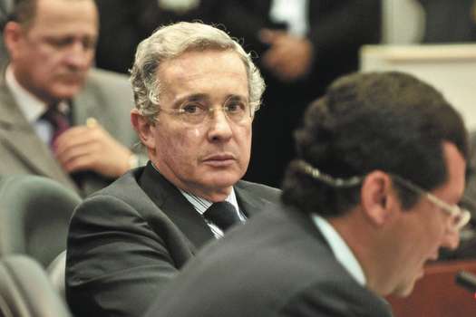 Álvaro Uribe Vélez señaló a través de su cuenta de Twitter agradeció luego de conocerse la petición de la Fiscalía. 