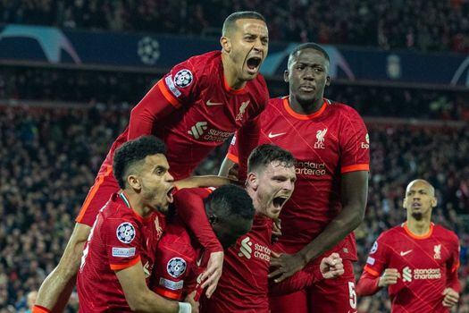 Los jugadores de Liverpool celebran uno de los tantos que les dio la victoria contra Villarreal en la Champions League. // Twitter Liverpool