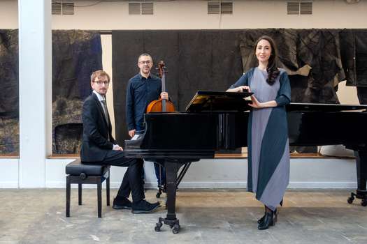 La mezzosoprano Valeria Bibliowicz, el pianista Jonathan Söderlund y el chelista Diego García participarán en el recital "Funeral Blues".