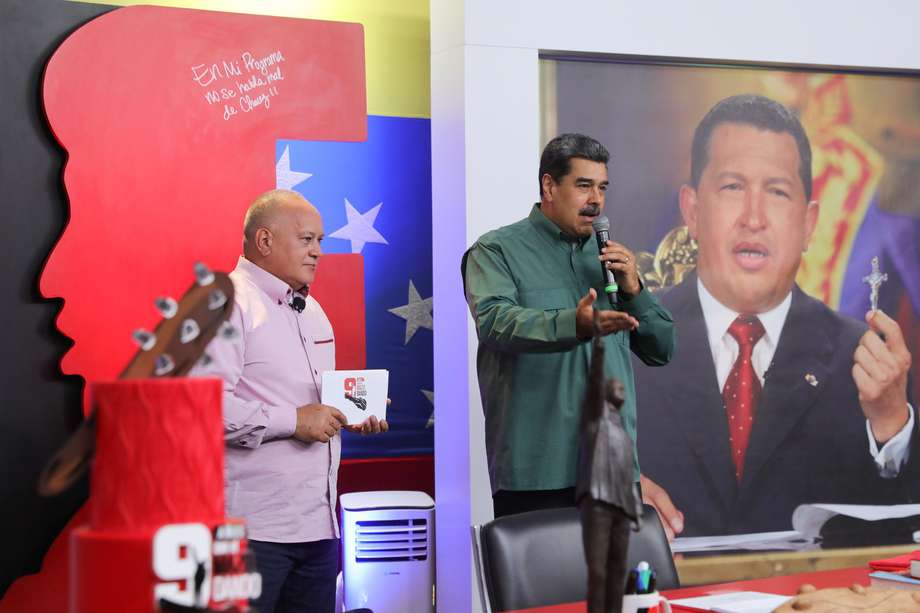 Nicolás Maduro, acompañado de Diosdado Cabello en un programa de televisión en Caracas. EFE/ Prensa Miraflores SÓLO USO EDITORIAL/SÓLO DISPONIBLE PARA ILUSTRAR LA NOTICIA QUE ACOMPAÑA (CRÉDITO OBLIGATORIO)
