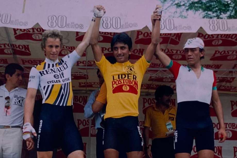 Martín Ramírez, en el centro, en un podio del Clásico RCN, la lado de Greg LeMond (Izq.) y Fabio Parra.