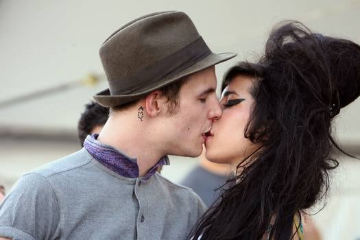 Amy Winehouse y Blake Fielder-Civil se conocieron en 2005. Ese día nació su amor.